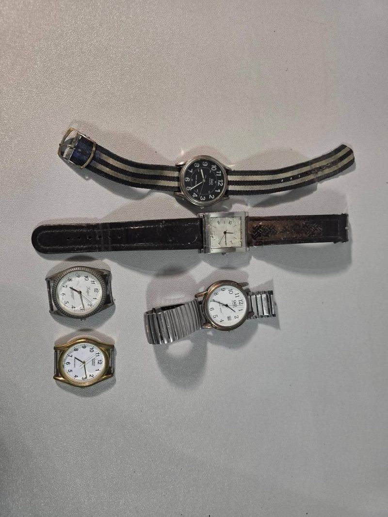 Armbandsur, parti  reservdelsobjekt bl.a Mercedes-Benz och Casio