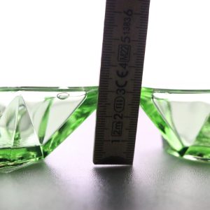 Stilrena gröna ljusstakar i geometrisk design – 2 st