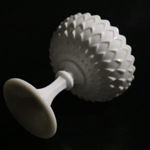 Elegant Vit Milkglass-skål på Fot – Perfekt för Samling eller Dekoration