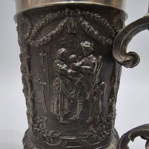 Vintage Kazimierz Poznan, Tennmugg med figur relief