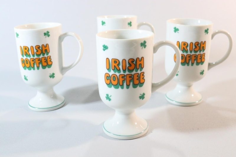 Kaffekoppar på fot, Irish cofee, Porslin