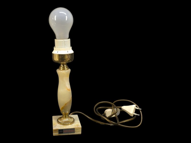 Elegant Bordslampa i Onyx från Zimmermann – Tidlös Design