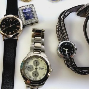 Charmigt urval av klockor – Samlarparti, CMI Quartz  bland annat