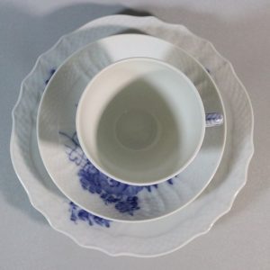 BLÅ BLOMSTER KAFFEKOPP ROYAL COPENHAGE - KUNGLIG DANSK TRE DELAR