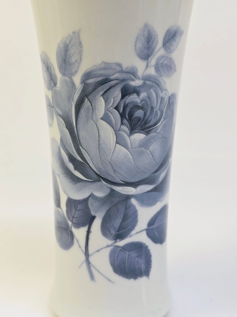 Elegant vas från Hackefors Porslin – Tidlös svensk design