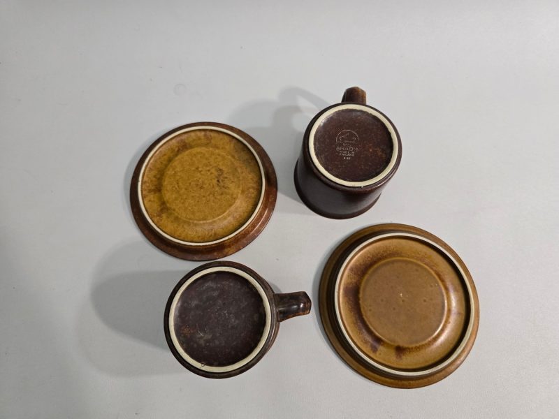 FRUKOSTMUGGAR / JUMBOMUGGAR / CHOKLADMUGGAR, Arabia, "Ruska", Glaserad stengods