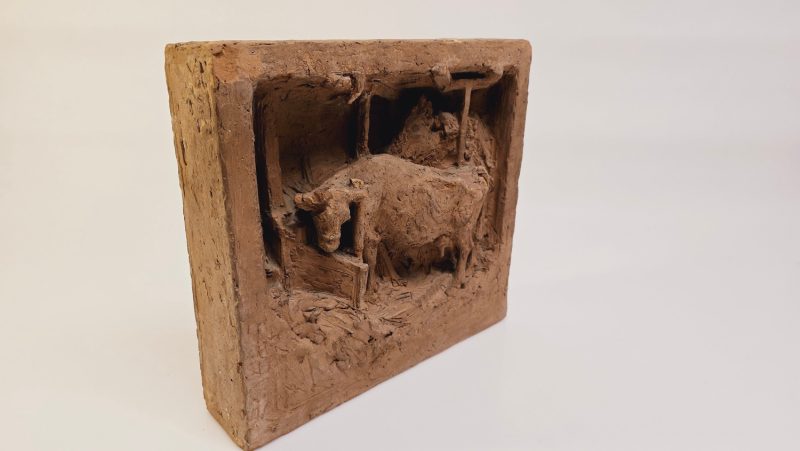 Unik Konstnärlig Relief med Jordnära Ko Motiv - 26 cm Hög