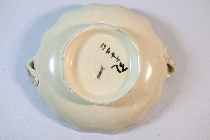 Dekorativ fat med handtag i jugendstil, troligen Germany