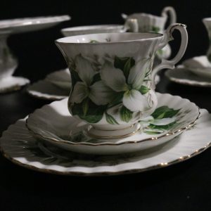 Royal Albert "Trillium" Kaffeservis med Tårtfat – Engelsk Elegans