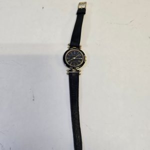 Elegant Giralux Armbandsur – Stilren Design med Romerska Siffror