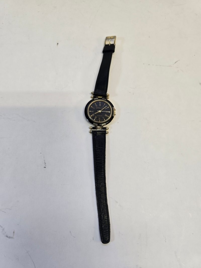 Elegant Giralux Armbandsur – Stilren Design med Romerska Siffror