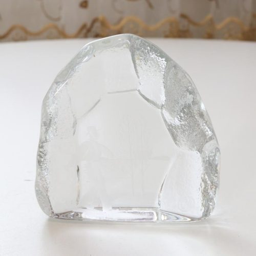 Glasblock, jägare, signerad med initialer