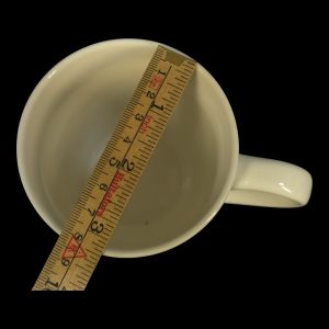 Charmig mugg med blommotiv och fjäril – Perfekt för naturälskare!