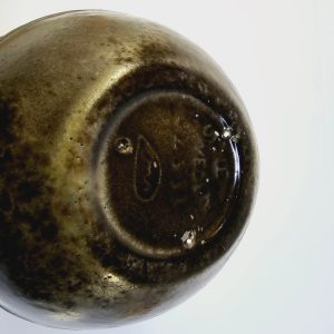 Ikonisk vas "Etna" av Mari Simmulson – Upsala-Ekeby, 17,5 cm