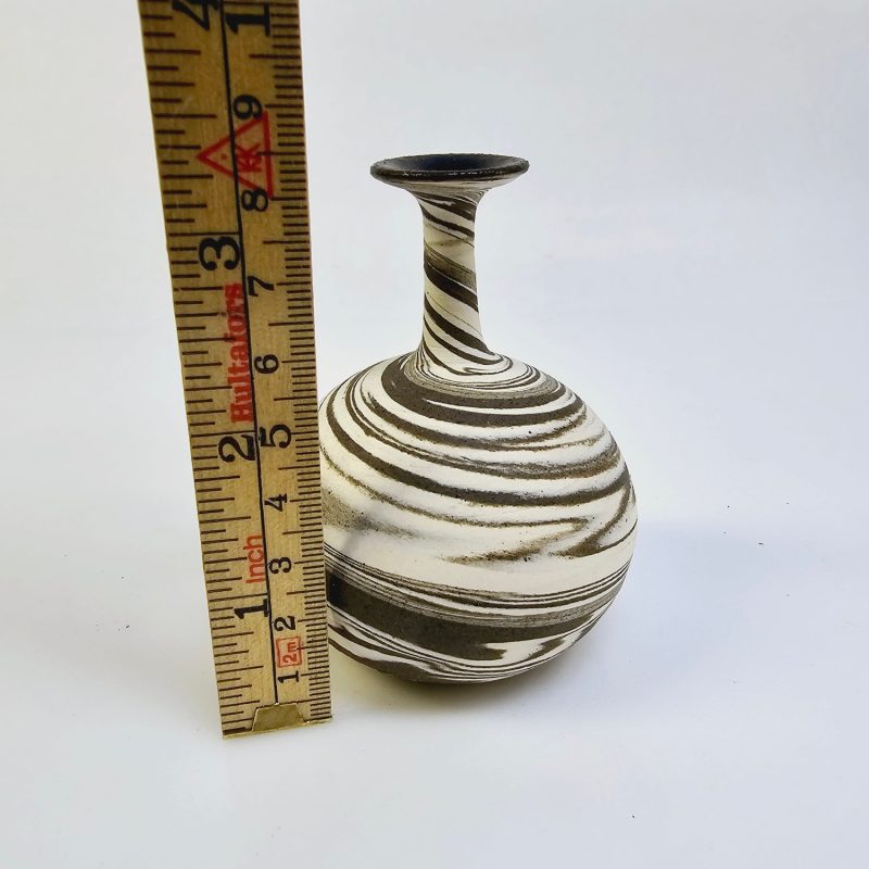 Liten dekorativ vas med unik marmorerad design