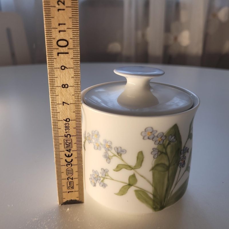 Snygg blommig sockerskål med lock