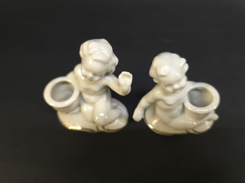 Charmiga porslinsfigurer med små blomkrukor – vintageinspirerat set