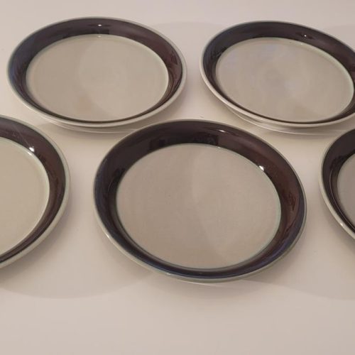 Fem Höganäs förrättstallrikar 22 cm i diameter