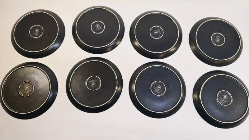 Höganäs stengodstallrikar av M-L Hellgren – Tidlös svensk design, 26 cm