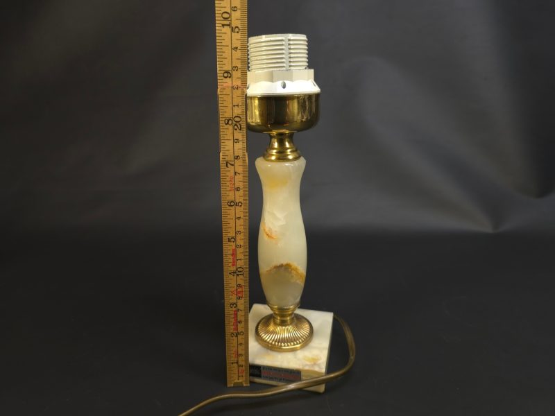 Elegant Bordslampa i Onyx från Zimmermann – Tidlös Design