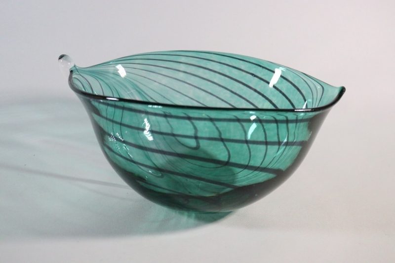 Stor bladformad skål, konstglas - 27cm
