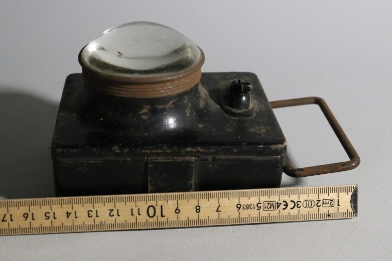 Vintage Ficklampa från Pertrix - En Historisk Samlarpärla