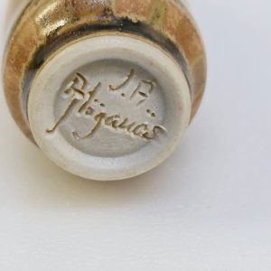 Elegant miniatyrvas från Höganäs – Svensk keramik i tidlös design