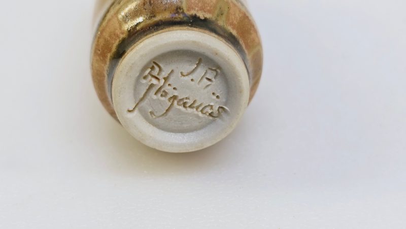 Elegant miniatyrvas från Höganäs – Svensk keramik i tidlös design