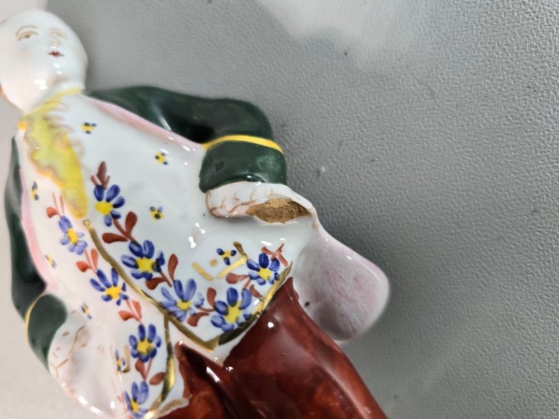 Elegant Tysk Figurin - En Samlares Dröm!