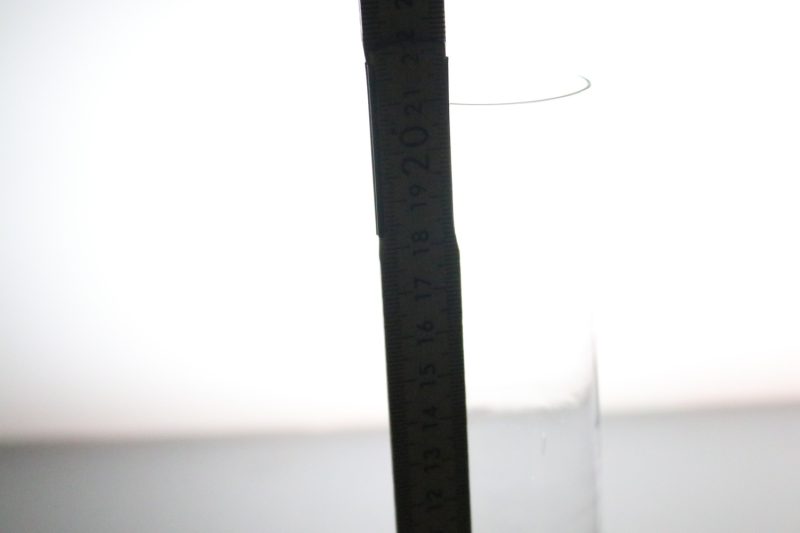 Elegant Högt Glas – Minimalistisk Design för Modern Inredning