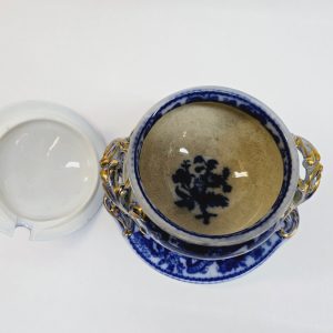 Blåvit soppskål från Wedgwood - En elegant klassiker med gyllene detaljer