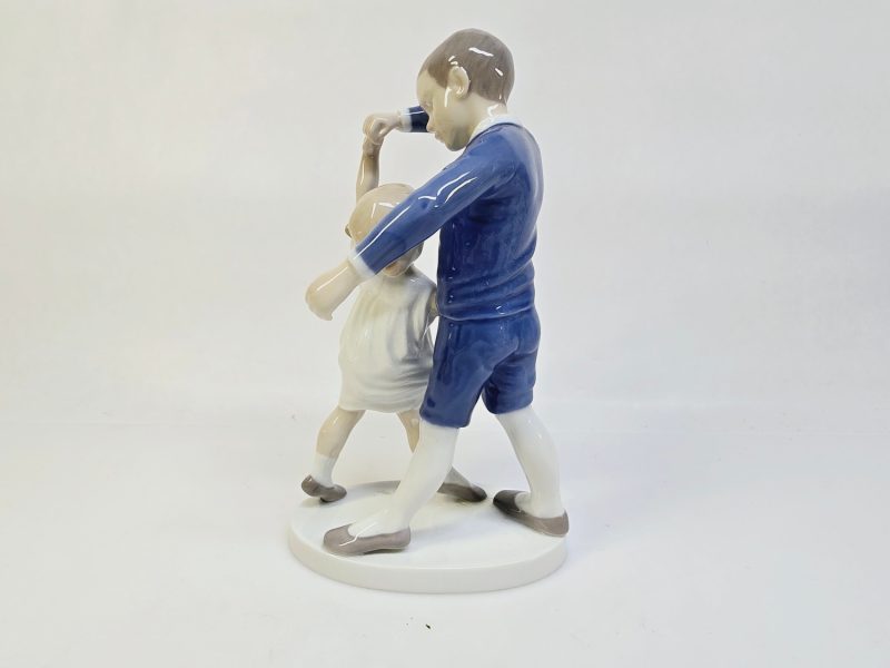 Elegant B&G-figur i porslin – Dansande par