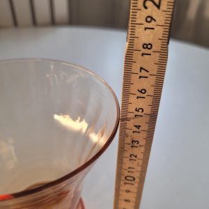 Vas nyans, mellan orange och kopparrosa