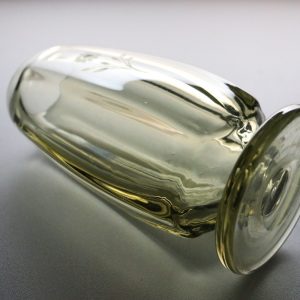 Elegant Rökfärgad Glasvas – En Touch av Klass för Ditt Hem