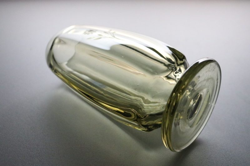 Elegant Rökfärgad Glasvas – En Touch av Klass för Ditt Hem