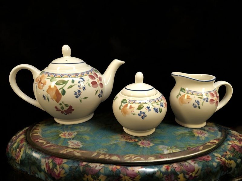 Charmigt Teset – Staffordshire Tableware "Calypso"