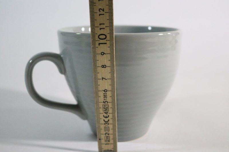 Stilren Grå Mugg från Åhléns – Tidlös Design