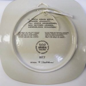 Set med Årsplattor från Arabia Finland – Design av Raija Uosikkinen