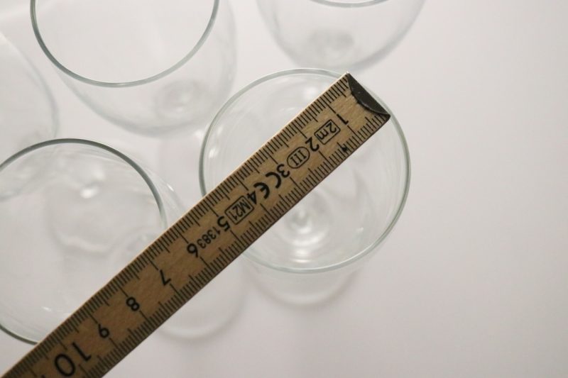 5st  glas på hög fot, H 19,5cm, D 5cm