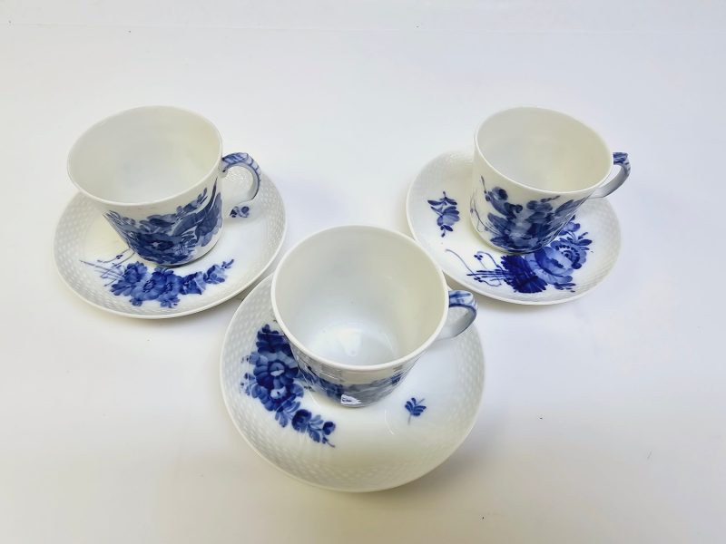 Klassiska Blåblommiga Koppar från Royal Copenhagen – Set om Tre