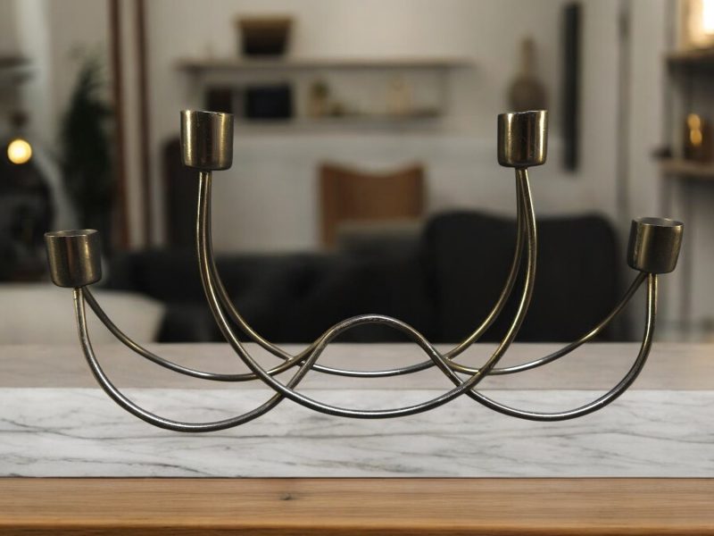 Elegant ljusstake i mässing med modern desi