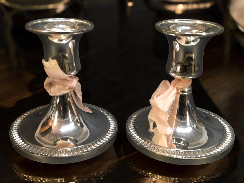 Eleganta Ljusstakar i Silver – Tidlös Skönhet för Hemmet