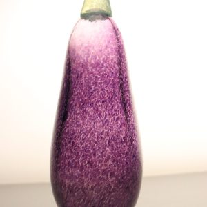 Unik handblåst glasdekoration i form av en aubergine – ca 20 cm