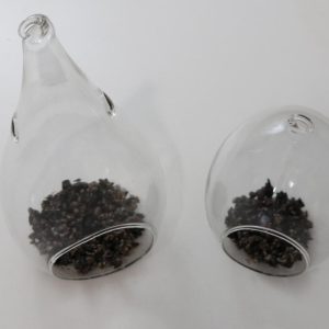 2st Ljusstakar / prydnadshängen i glas