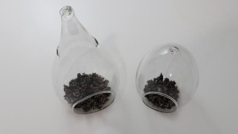2st Ljusstakar / prydnadshängen i glas