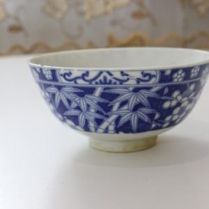 Set med två väggplattor – Royal Copenhagen, klassisk elegans