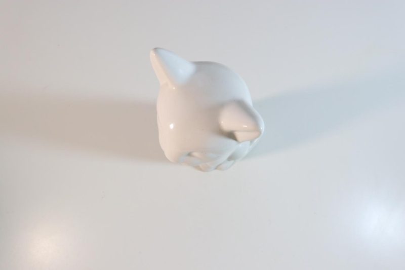 Vit katt prydnad skrivbord dekoration för café kontor hem skåp dekor 28 cm