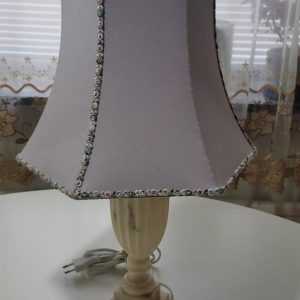 Bordslampa i alabaster med ljuslila skärm, Italien