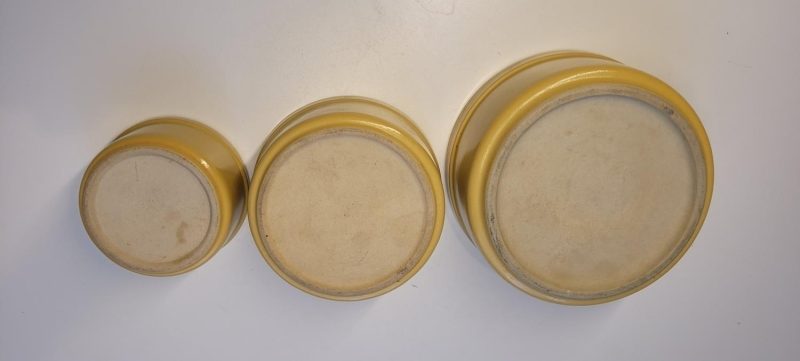 3st gula skålar formar i keramik