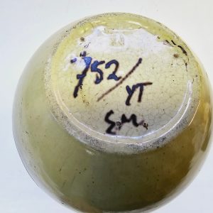 Vintage vas från Nittsjö – Ett tidlöst mästerverk med konstnärliga reliefer